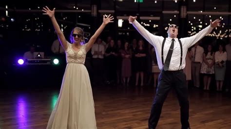 father of the bride wedding dance goes viral thanks to unexpected routine itv news