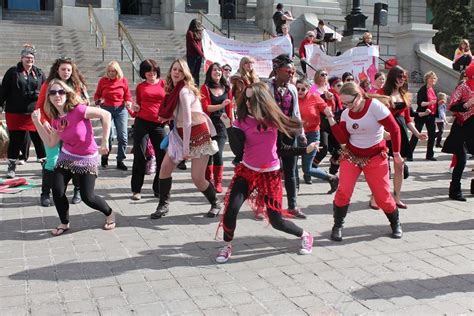 4 Cool Things About Flash Mobs Bella Diva World Dance