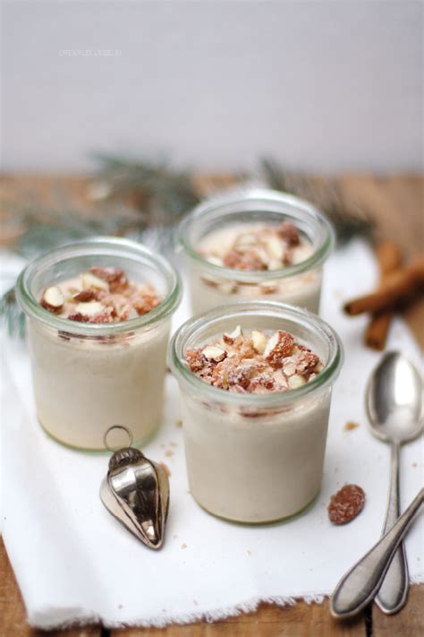 Zimtparfait mit gebrannten Mandeln