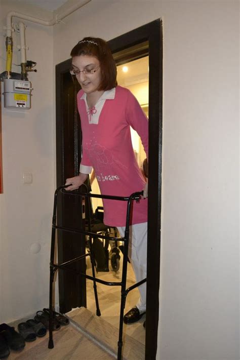 Worlds Tallest Teenage Girl Unable To Walk As Her Bones Cannot Support