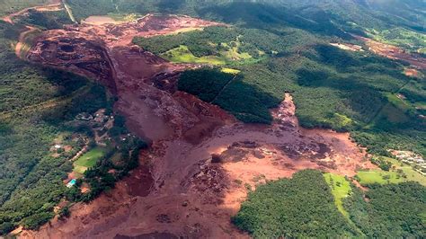brumadinho dam collapse many feared dead in brazil bbc news