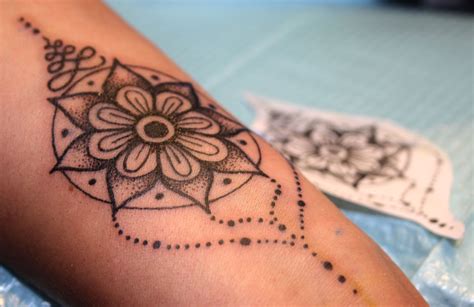 Dotwork Mandala Tattoo By Shanel Gt At Origines Tatouage Et Perçage