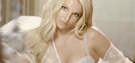 Watch Britney Spears Getting Intimate With Bare Necessities Rmn Stars