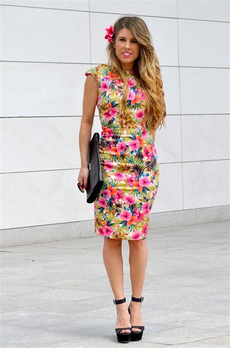 23 Examples Of Trendy Floral Dresses For This Season