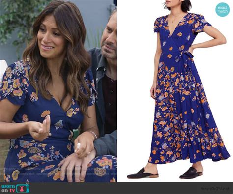 Wornontv Colleens Blue Floral Wrap Dress On Life In Pieces