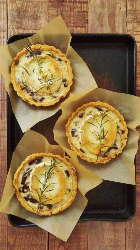 Caramelised Red Onion And Goats Cheese Tarts Domestic Gothess