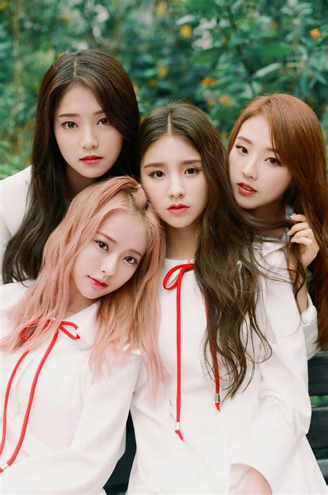 loona ⅓ hyunjin heejin haseul and vivi [loveandlive] era 이달의소녀1Δ3 kpop kpop garotas e viver