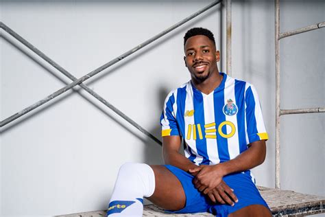 Saw something that caught your attention? FC Porto 2020-21 New Balance Home Kit | 20/21 Kits ...