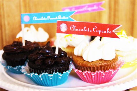 Adorable Cupcakes With Custom Graphic Cupcake Flags Event Food