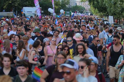 Elindult a 22 Budapest Pride a vártnál kevesebb tüntető fogadta a