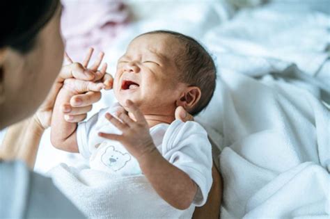 Kenali Penyebab Dan Cara Menenangkan Bayi Rewel Di Malam Hari