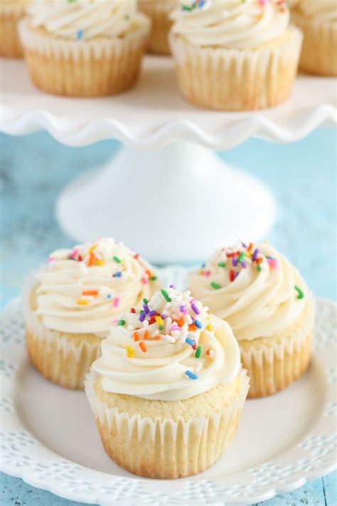 An Easy Recipe For Vanilla Cupcakes Topped With A Simple Vanilla