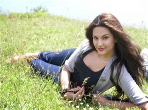 Almeda abazi survivor macerasına veda etti. Almeda Abazi Kimdir ? | Survivor İzle 2015