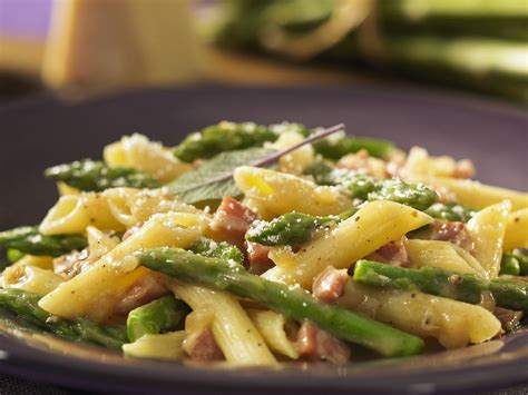 Pasta mit Schinken Spargel und Parmesan Rezept
