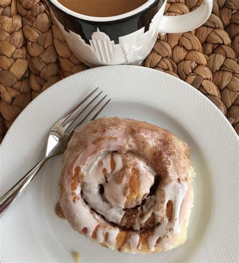 The Best And Biggest Cinnamon Rolls Sweet Things By Lizzie Sweet