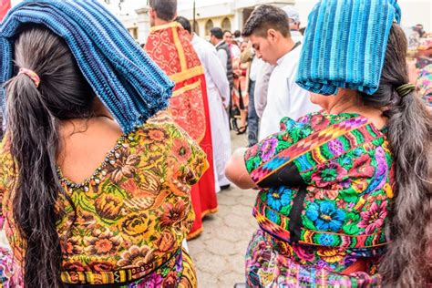 Maya Indígena En Traje Del Traditonal En La Procesión Guatemala Foto