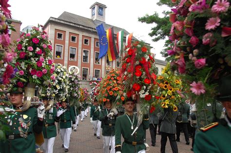 Wellneuss bietet kurzurlaub vom alltag und ist die saunalandschaft in neuss reuschenberg. Neusser Bürger-Schützenfest 2015 — Neuss am Rhein