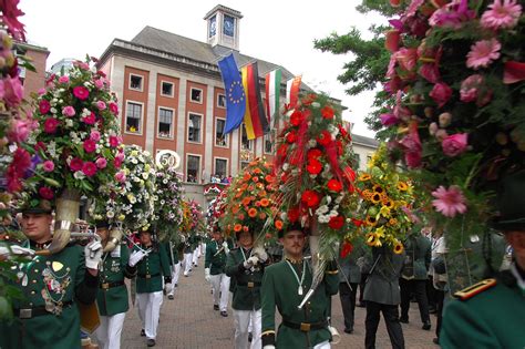 Musíme rozhýbat naše děti po covidové pauze. Neusser Bürger-Schützenfest 2015 — Neuss am Rhein