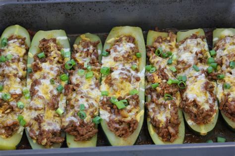 The filling for these stuffed zucchini halves is a seasoned ground beef taco mixture. carmen's kitch: Taco Stuffed Zucchini Boats