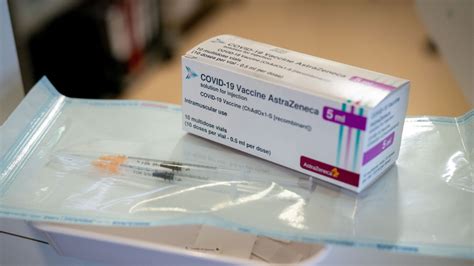 Las pruebas de la vacuna contra el coronavirus que desarrollan la farmacéutica astrazeneca y la universidad de oxford fueron puestas en pausa por precaución. ¿Es segura la vacuna de AstraZeneca?