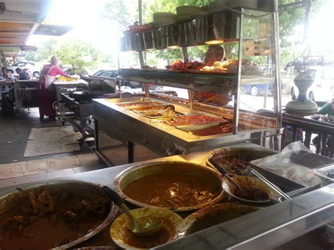 Makanan yang terbuat dari umbut rotan ini lebih lezat bila dipadukan dengan ikan betok. Tempat makan sedap di Sungai Petani, Kedah | Percutian Bajet
