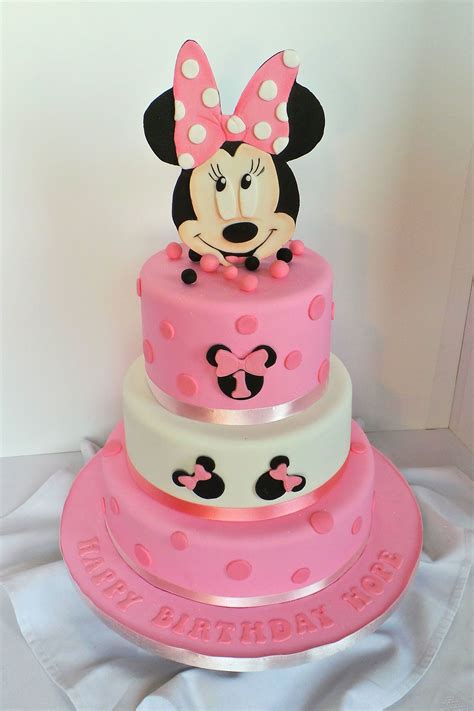 Three Tier Minnie Mouse Themed Birthday Cake Tortitas De Mickey Mouse Tortas De Mickey Mickey