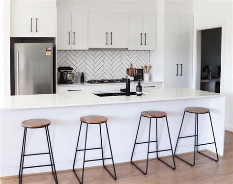 Hex tile is available in ceramic, porcelain and natural stone, as well as in a variety of. 11 types of white kitchen splashback tiles: Best white ...