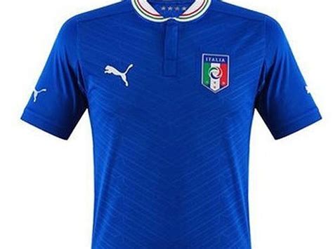 Das neue italien trikot für die em wird wohl erst im herbst 2019 veröffentlicht werden. Puma Italien Trikot Kinder EM 2012 blau Home