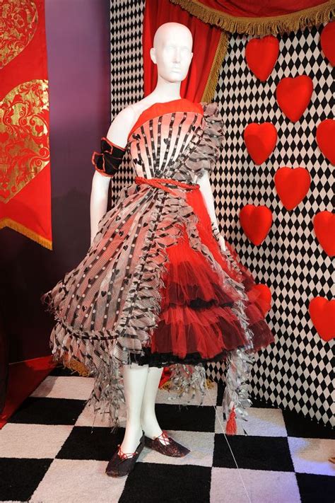 Tim Burton S Alice In Wonderland Costumes Alice In Wonderland Dress