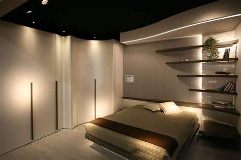 Una tipica camera da letto occidentale consiste di un letto, un comodino, un armadio, una cassettiera e una scrivania. Camera Perla - camere da letto moderne curve, Midarte ...