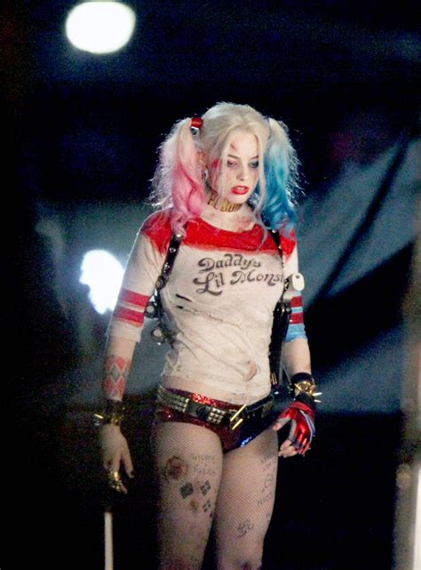 New Images Of Harley Quinn In Suicide Squad Movies Tv Gaga Daily