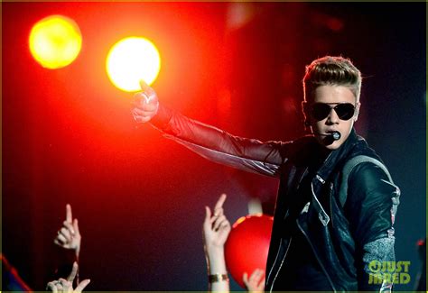 Justin Bieber And William Billboard Music Awards 2013 Performance Video Photo 2874278