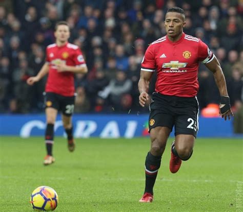 Know your history with antonio valencia. Antonio Valencia vuelve a la capitanía de la TRI | La ...