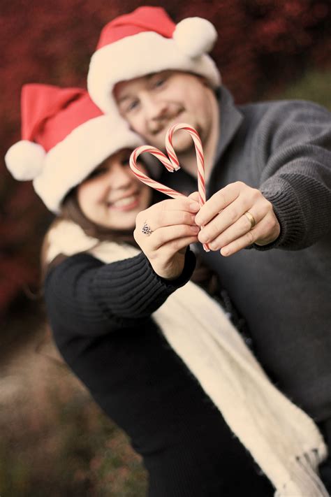 10 Fabulous Christmas Picture Ideas For Couples 2024