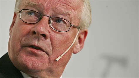 Ser at erna og krf og v vil putte 25.000 millioner kroner samlet inn fra folk flest i skatter og avgifter i et stort svart hull i nordsjøen. Carl I. Hagen, sitater | Carl I. Hagens 15 mest omstridte uttalelser
