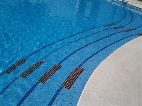 Placement Of Non Slip Pool Tiles And Steps Underwater Tiles Placement