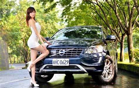 Обои авто взгляд Девушки Volvo азиатка красивая девушка позирует над машиной картинки на