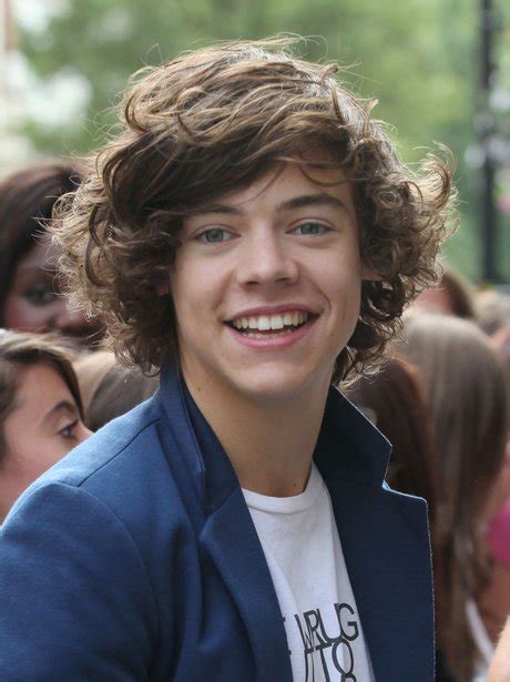 Harry Styles Hair Through The Years 14 Pics Of His Locks Looking