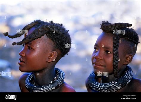 Himba Girls Namibia Fotos Und Bildmaterial In Hoher Auflösung Alamy