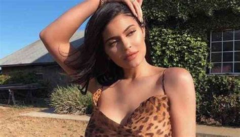 kylie jenner shares she got rid of her lip fillers in new photo catch news