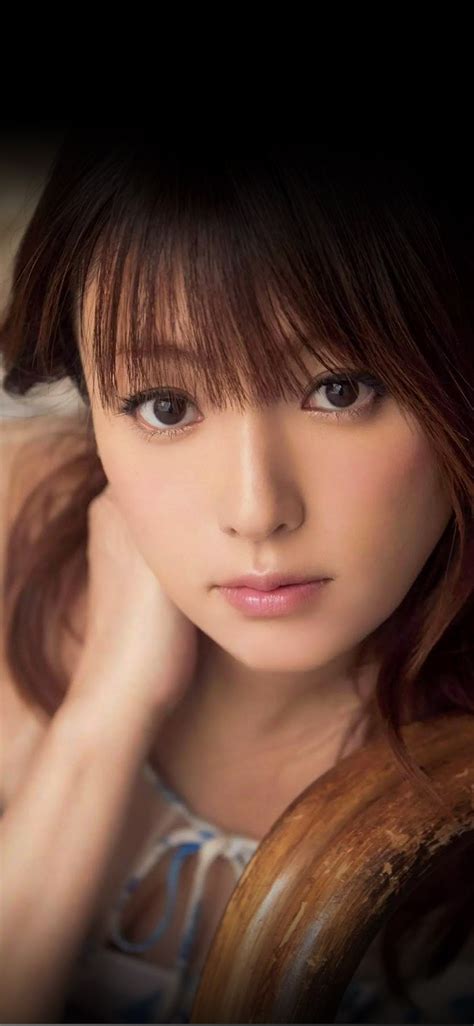 女優の深田恭子ちゃんの画像をモチーフにした Iphone用壁紙（wallpaper）だよ ´ω` Biphoneのノッチ（切り欠き部分）を目立たなくする壁紙も含まれています！link