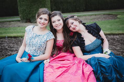 Prom Poses And Ideas For Memorable And Fun Photos