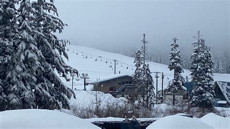 I Love It Its A Lot Snoqualmie Pass Sees More Than A Foot Of Snow