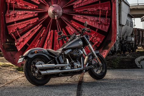 The steel frame is optimized for stiffness. Harley-Davidson Softail Softail Slim Modell 2014 - Bike ...