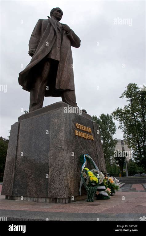 Monument à Stepan Bandera Nationaliste Ukrainienne Lviv Ukraine