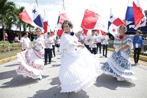 Panamá Celebra Sus Fiestas Patrias Mujer