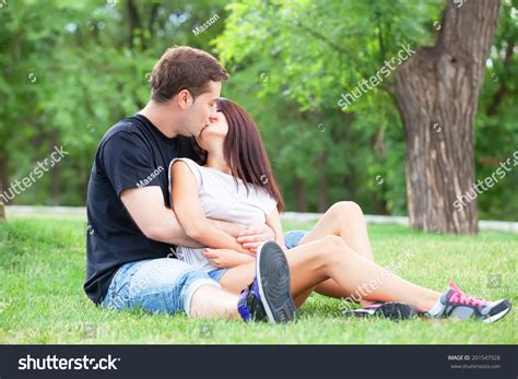 Young Teen Couple Kissing Outdoor Foto De Stock 201547928 Shutterstock
