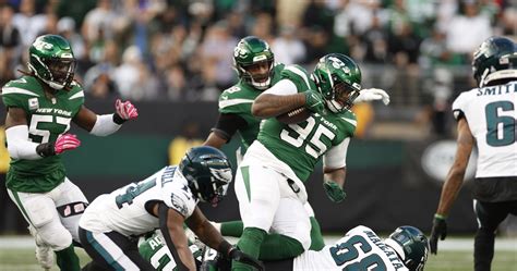 Jets Defense Gets Love from Fans as Zach Wilson, NYJ Upset Jalen Hurts
