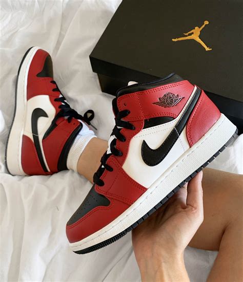 Air Jordan 1 Mid Chicago Black Toe Sneakerholic Vietnam