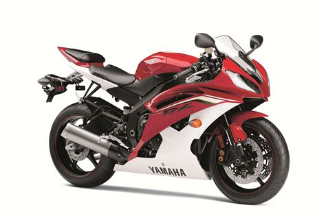 Clutch feel could have been improved, but the bike is certainly less noisy and more civilized than the 2009 model, making it more suitable for everyday use. And Here is the 2013 Yamaha YZF-R6... - Asphalt & Rubber